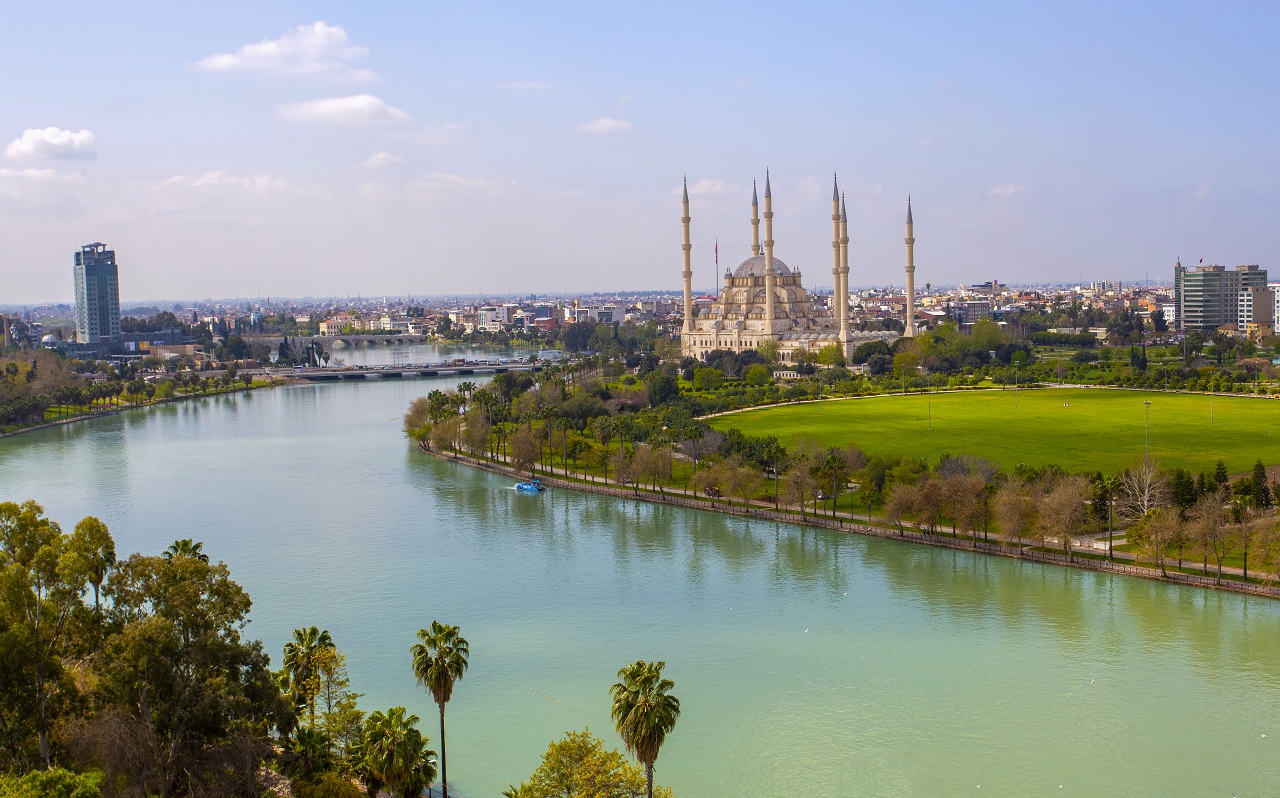 Adana Profesyonel Web Sitesi Kurma Rehberi: İşletmenizi Dijitale Taşıyın Adana central Sabanci Mosque with Seyhan river, city panoramic a